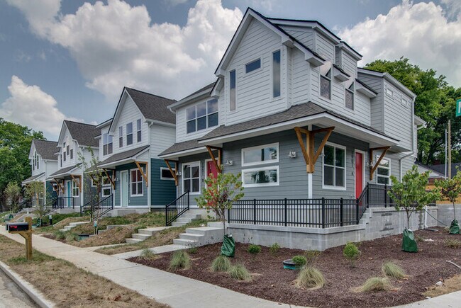 Building Photo - East Nashville Townhome Available Now!