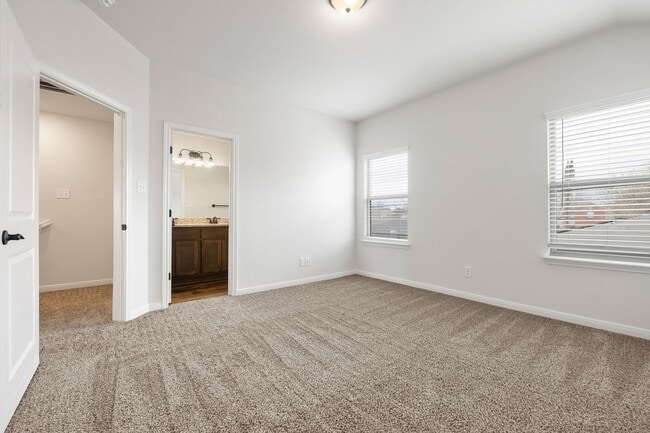 Building Photo - Like-New 3BR Duplex in Gated Community w/ Parks, Granite Kitchen & Private Yard