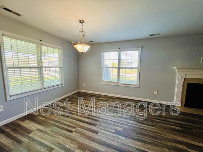 Building Photo - 641 Hogart St