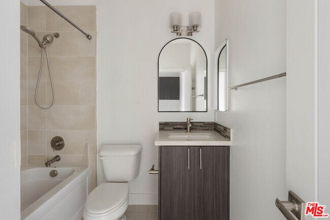 Building Photo - 2753 Waverly Dr