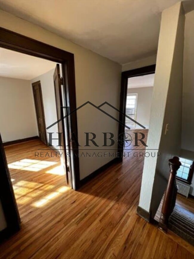 Building Photo - 1st Avenue SW Duplex