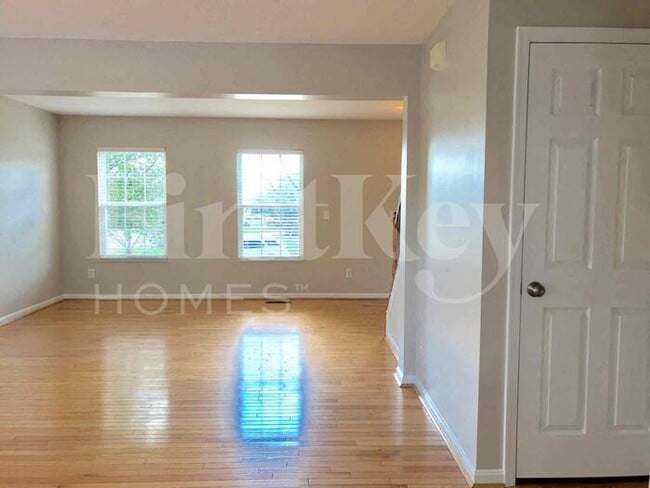 Building Photo - 6176 Fox Run Ln