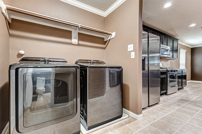 Building Photo - 11018 Avon Brook Ln