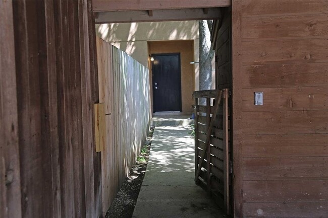 Building Photo - 4 Deerfield Dr