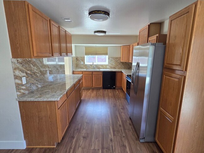 Building Photo - 616 Placer Ln