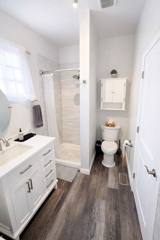 Building Photo - 722 Broadway Blvd SE