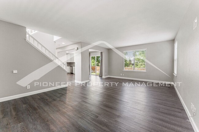 Building Photo - Single Family Home with 2 Car Garage and Central Air!