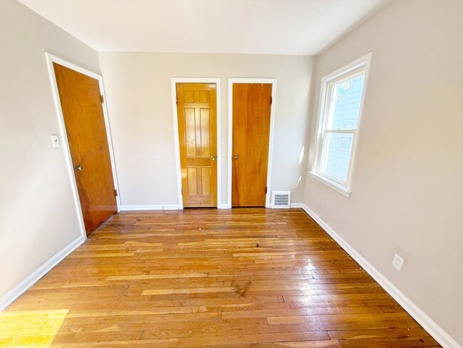 Building Photo - 3 BED 1 BATH BEAUTIFUL SINGLE FAMILY HOME