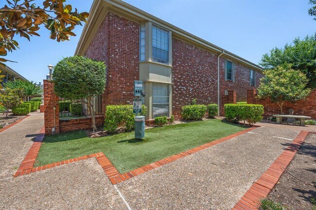 Building Photo - 7920 Rockwood Ln