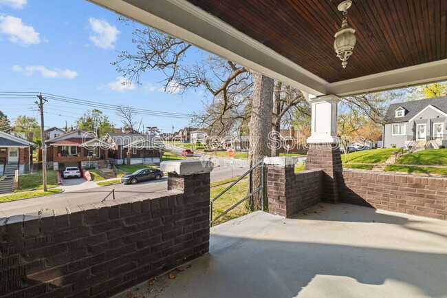 Building Photo - 3514 Colonial Ave