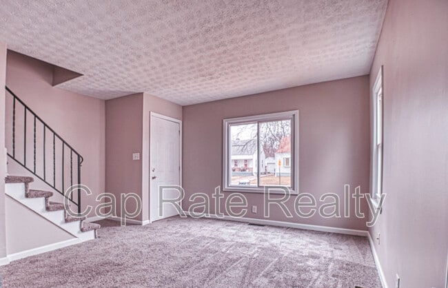 Building Photo - 1143 Duxberry Ave