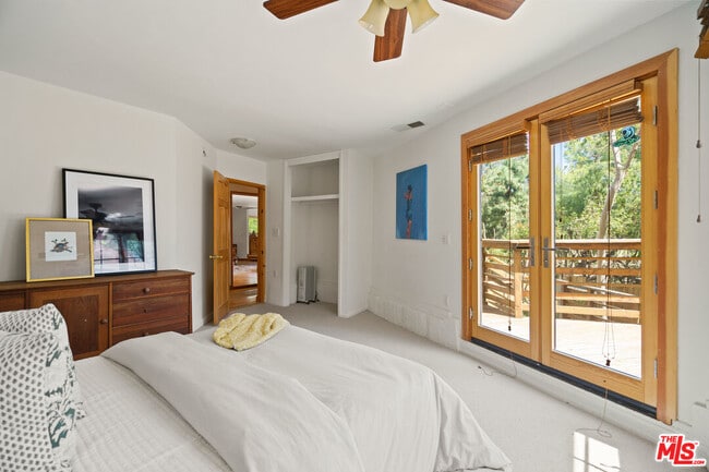 Building Photo - 2026 Topanga Skyline Dr
