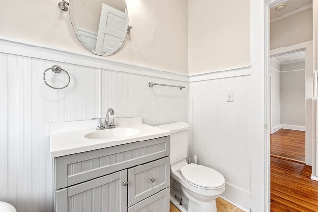 Building Photo - ELECTRICITY INCLUDED on this Renovated 2 B...