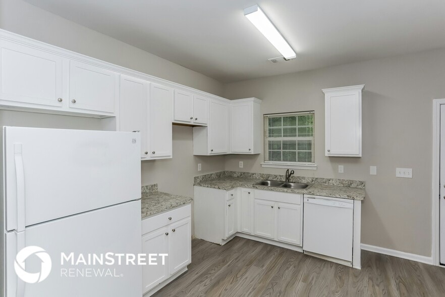 Building Photo - 2019 Reynolds Dr SW