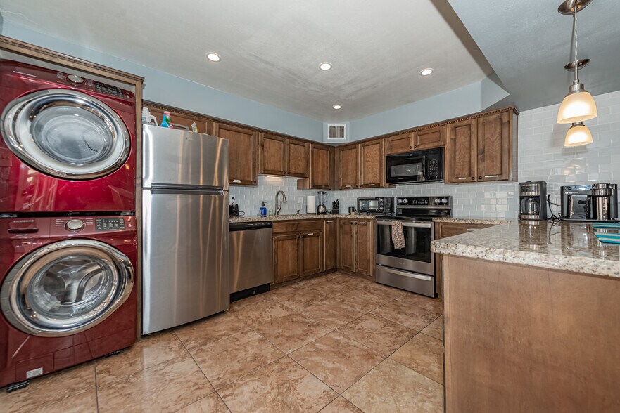 Kitchen - 3801 N Hayden Rd