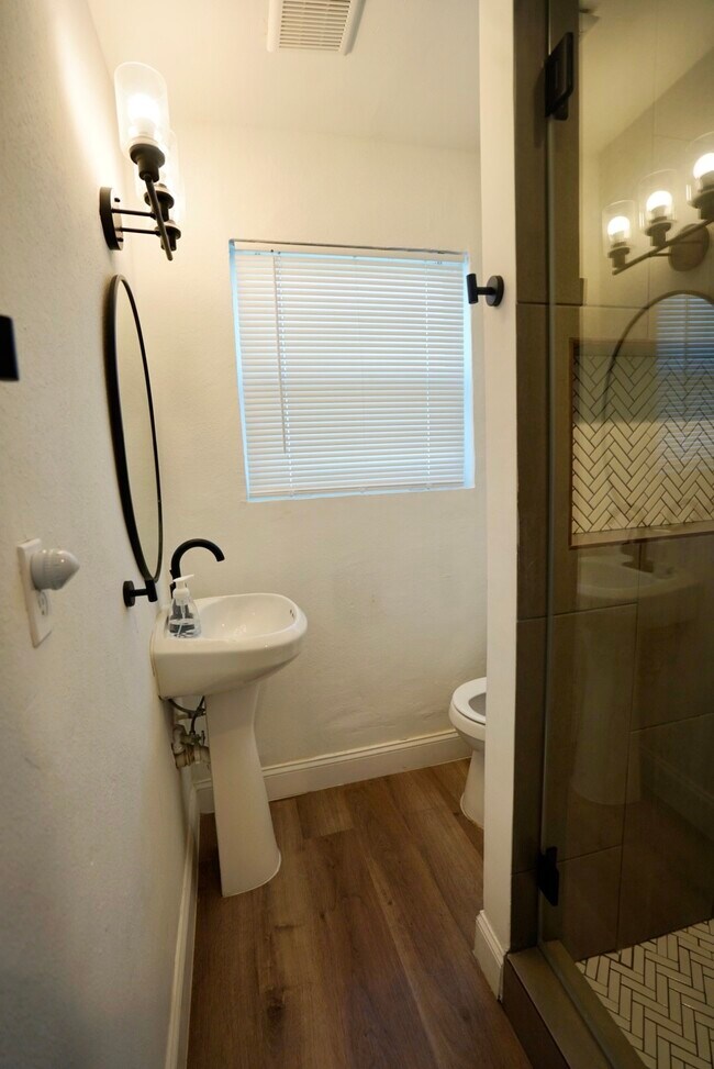 Building Photo - 4027 Surf Dr