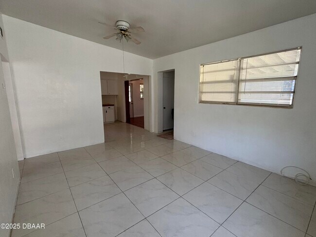 Building Photo - 724 Greenway Pl