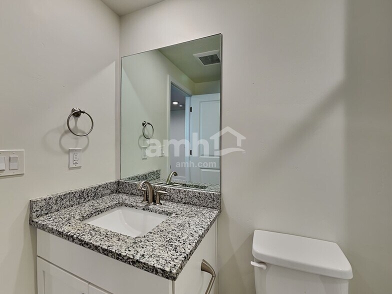 Building Photo - 4449 N Morgan Way