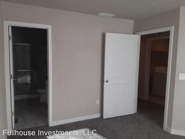 Building Photo - 8403-8459 W Hampden Ave