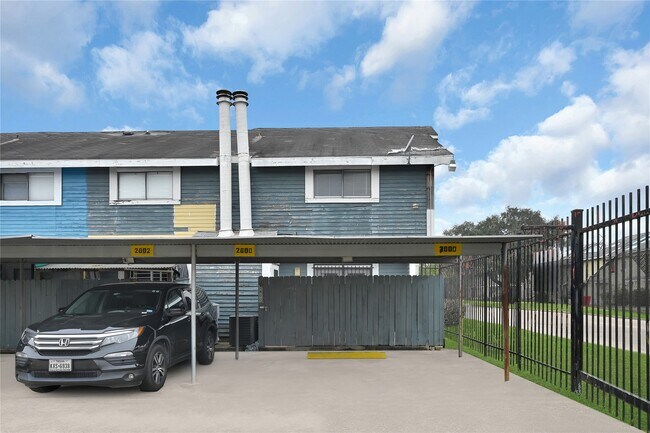 Building Photo - 8405 Wilcrest Dr