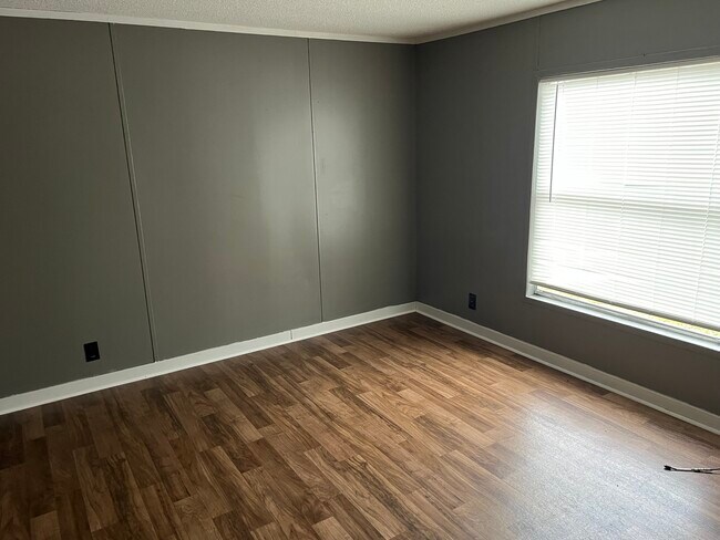 Building Photo - Chris McG 744