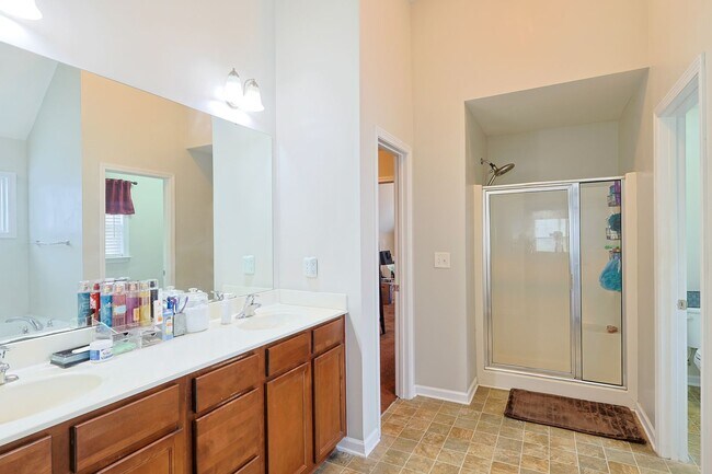Building Photo - 363 Heathrow Dr