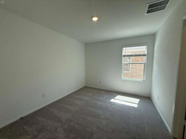 Building Photo - 623 Sormonne Lp