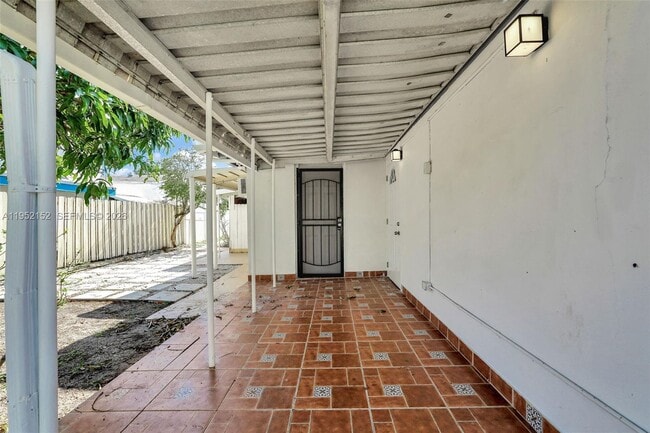 Building Photo - 2419 Coolidge St