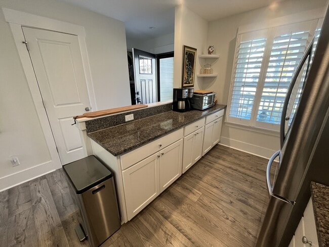 Building Photo - 16 Old Stoney Ln