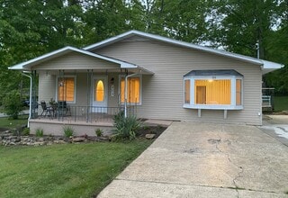 Building Photo - 313 St George Dr