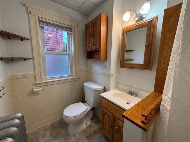 Building Photo - 250 Arlington St