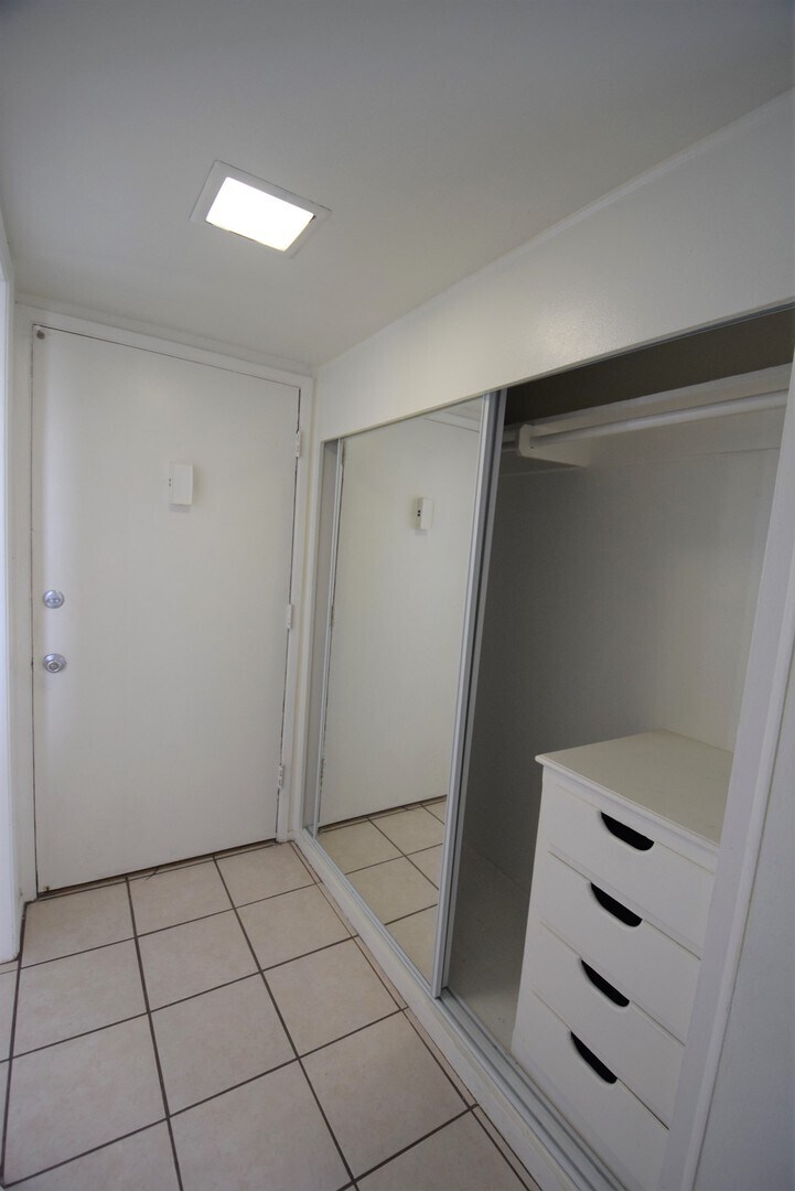 Building Photo - 5939 Cedros Ave