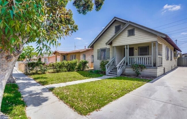 Building Photo - 6826 Hollenbeck St