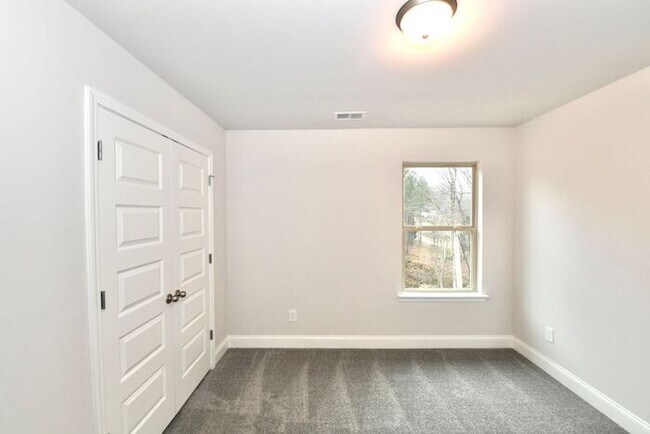 Building Photo - 229 Hellen Vly Dr