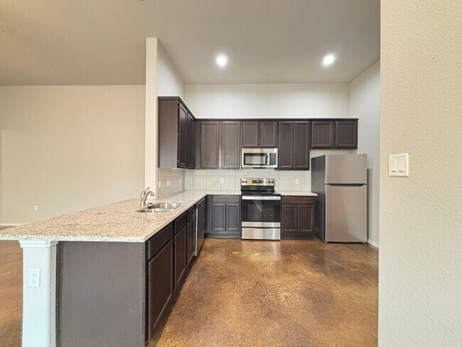 Building Photo - Luxury Duplex in Seguin with 3-bed, 2-bath...