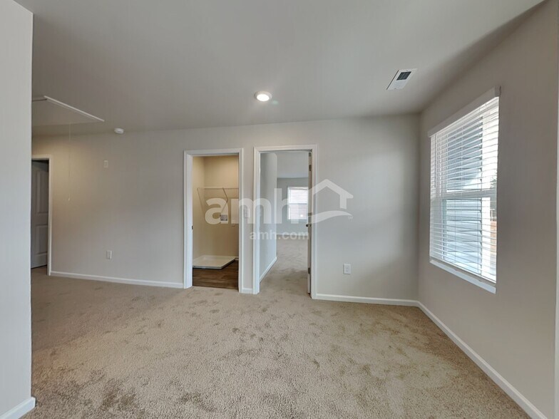 Building Photo - 3232 Emberly Dr