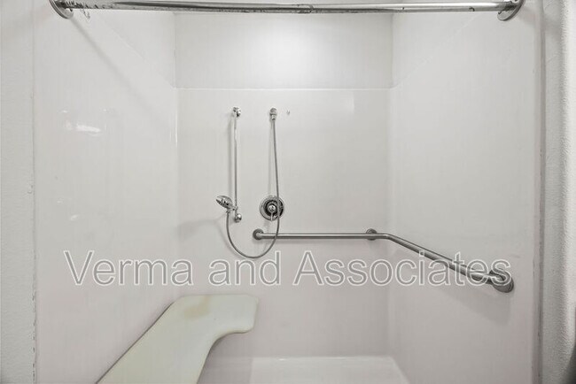 Building Photo - 2619 N Quality Ln