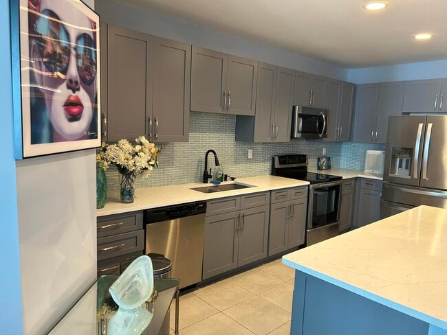 Building Photo - 300 S Australian Ave