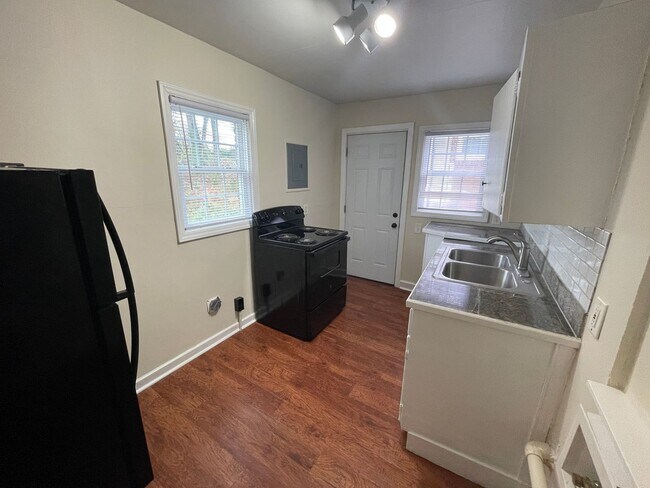 Building Photo - Affordable 2 Bedroom Home in Druid Hills!
