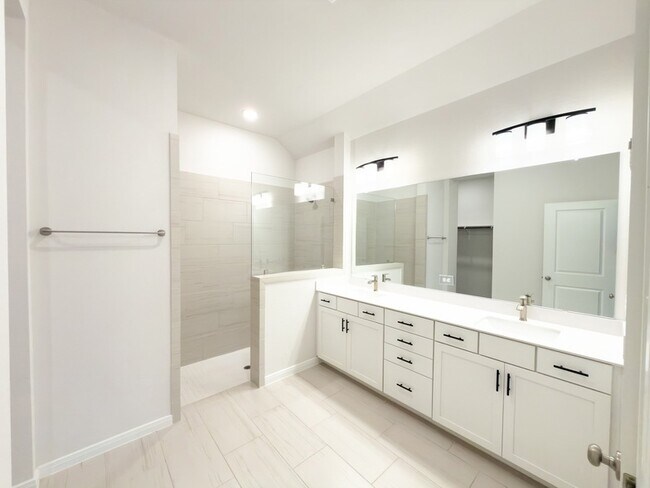 Building Photo - 42504 Rustico Rd