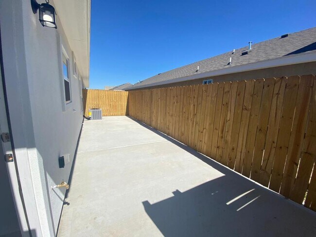 Building Photo - 1623 W. Marlin St Apt 3