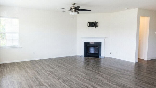 Building Photo - Coming Soon! 3 Bedroom Single Family Home