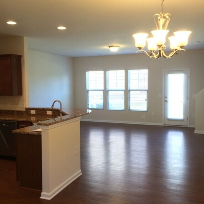 Building Photo - 111 Tuftin Dr