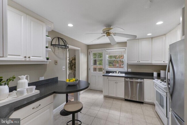 Building Photo - 1541 Doxbury Rd