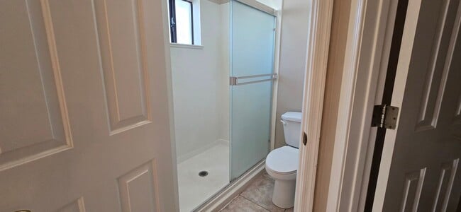 Building Photo - UNFURNISHED GREAT SINGLE FAMILY HOME