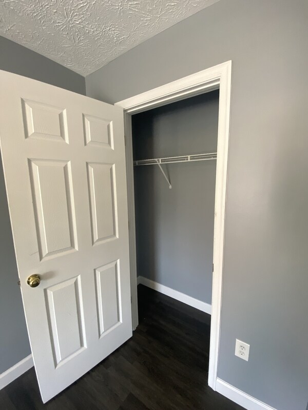 Building Photo - 8025 Brookstone Ct