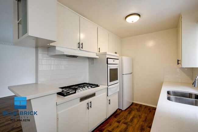 Building Photo - 426 Rexford Dr