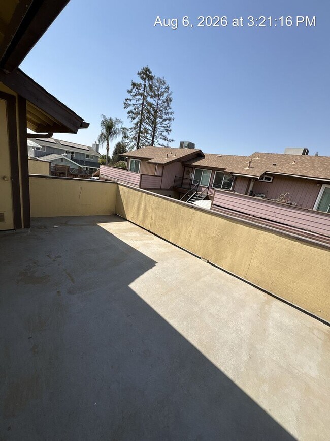 Building Photo - 800 Monarch Cir