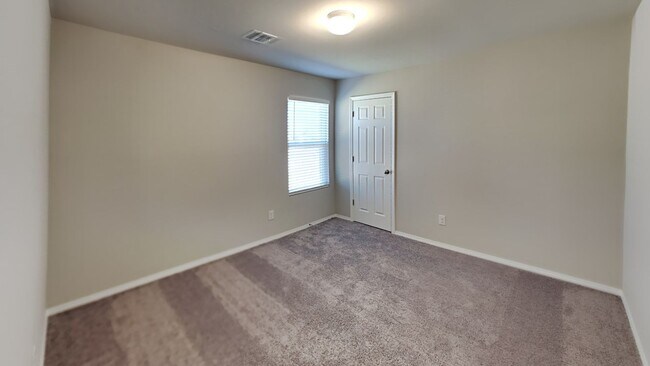 Building Photo - Very Nice 4 bedroom 2 bath home in Harrah ...