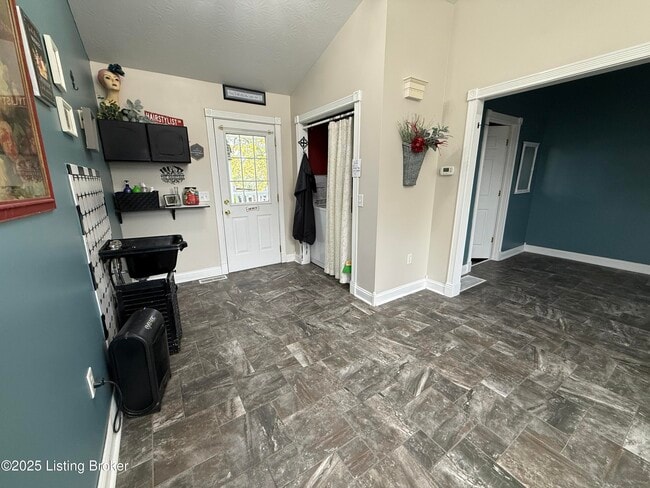 Building Photo - 1445 Campbellsville Rd